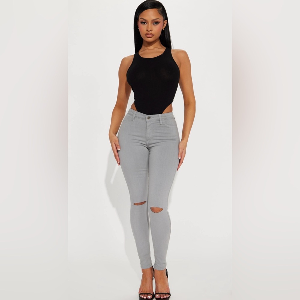 FASHION NOVA CANOPY GREY STRETCH JEANS!